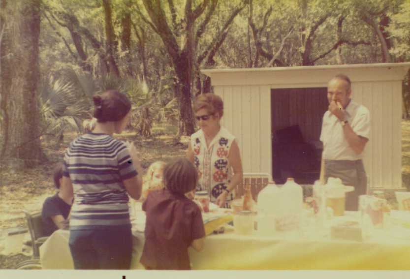 196xPicnicatHousesitex.jpg